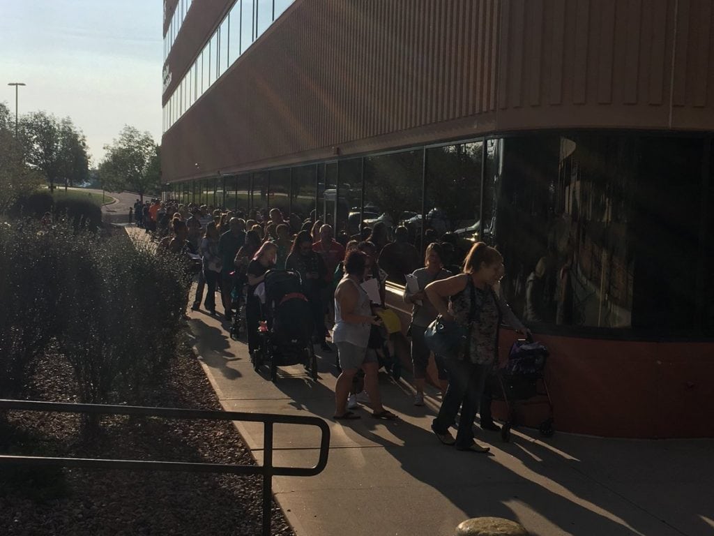 Long lines at the Citizen Service Center